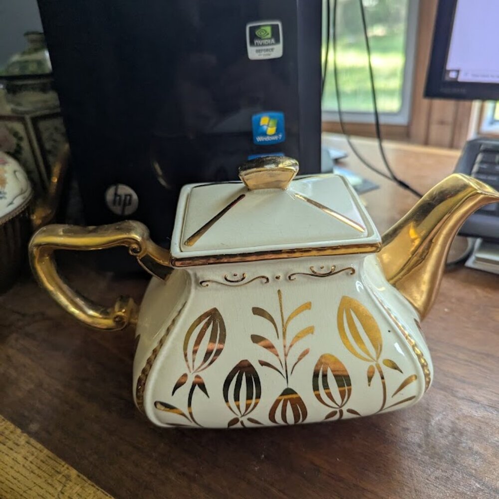 Ellgreave Teapot